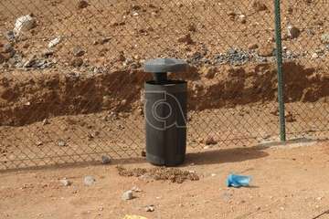 Vandalizan las nuevas papeleras del ensanche de la carretera de Melenara (Telde)/TA.